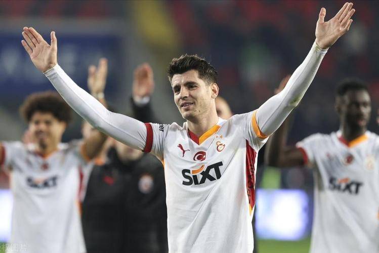 包含橄榄球锦标赛焦点战：江汉麒麟队强势反弹蓬莱旋风队，客场强势带走胜利。中场绞杀压制对手的词条